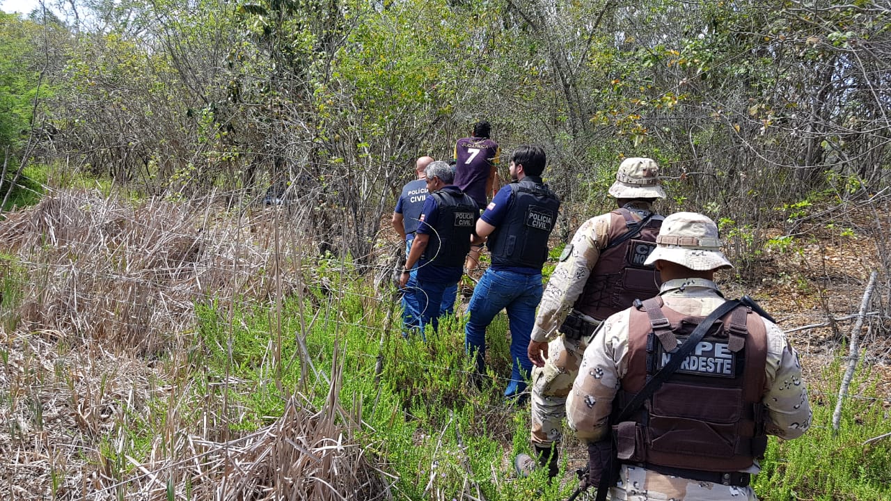 Cumprimento de mandado de busca e apreensão na fazenda de Marcio do Juviniano